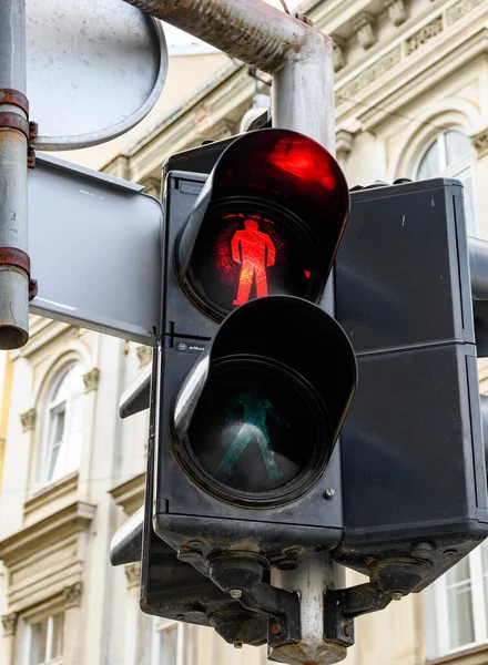 Μια Κάθετη Λήψη Του Stop Walking Σημάδι — Φωτογραφία Αρχείου