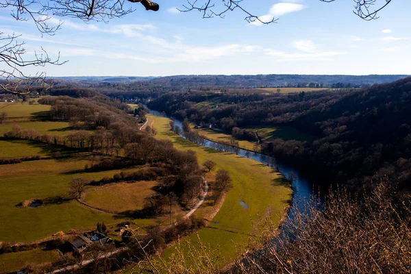 Hermoso Paisaje Estrecho Río Que Fluye Los Campos Tilff Bélgica — Foto de Stock