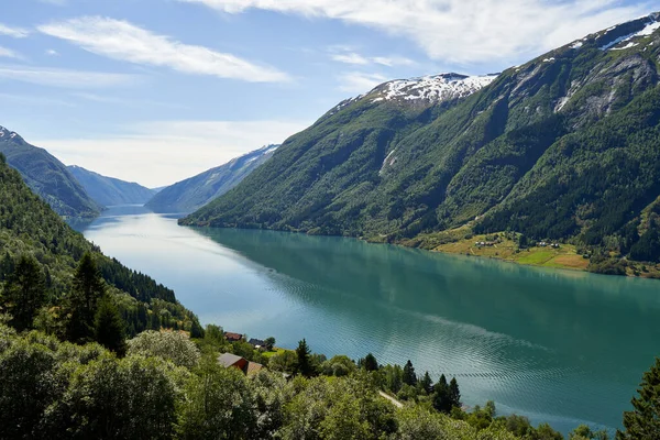 Egy Gyönyörű Felvétel Besseggen Gerincről Sognefjordban Norvégiában Felhős Reggel Nyugodt — Stock Fotó