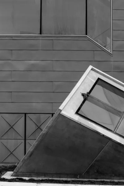 Tiro Preto Branco Arquitetura Interessante Janela — Fotografia de Stock