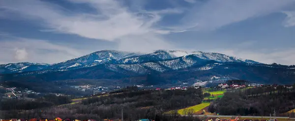 Colpo Panoramico Della Montagna Lubiana Sotto Cielo Azzurro Nuvoloso — Foto Stock