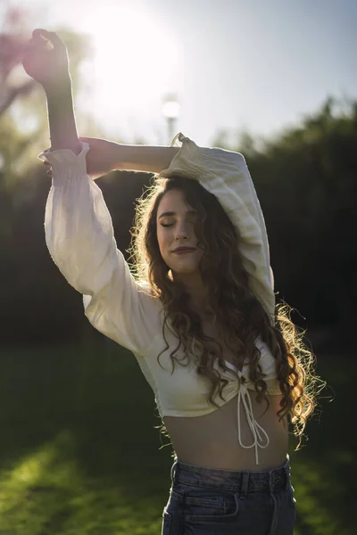 Vertical Shot Beautiful Spanish Caucasian Woman Curly Hair Posing Park — 스톡 사진