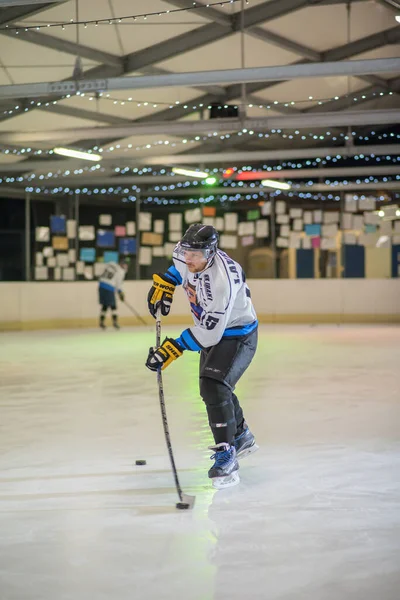 Domzale Słowenia Luty 2019 Profesjonalny Hokeista Podczas Dryblingu Skateparku Hokeja — Zdjęcie stockowe