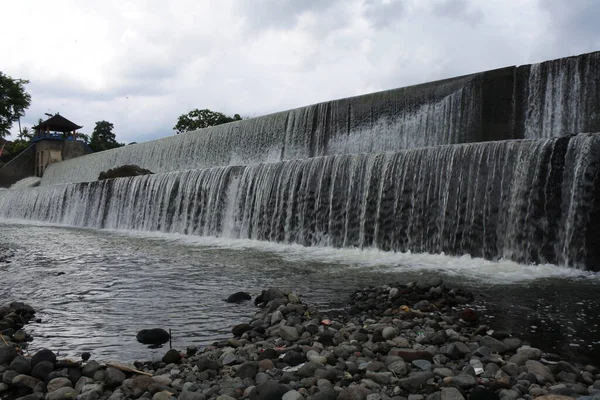 Two Story Waterfall Little Pebbles Shore Cloudy Sky — Stock Photo, Image