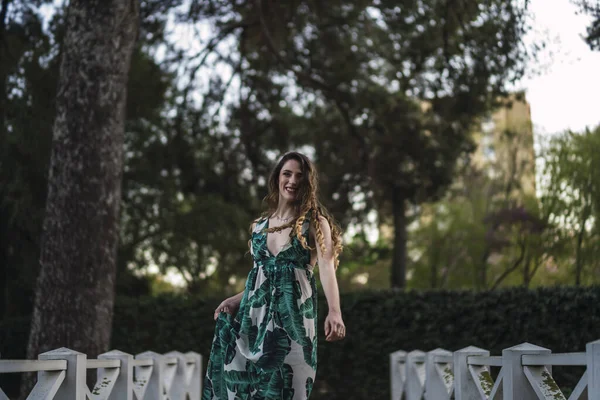 Shallow Focus Shot Beautiful Spanish Caucasian Woman Curly Hair Walking — 스톡 사진