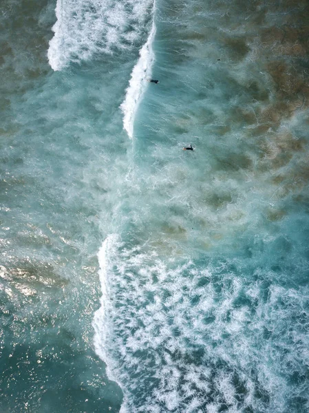 Een Dichtbij Shot Van Een Turquoise Zee — Stockfoto