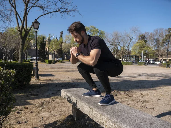 Jeune Homme Caucasien Espagne Forme Des Calisthéniques Dans Parc Par — Photo