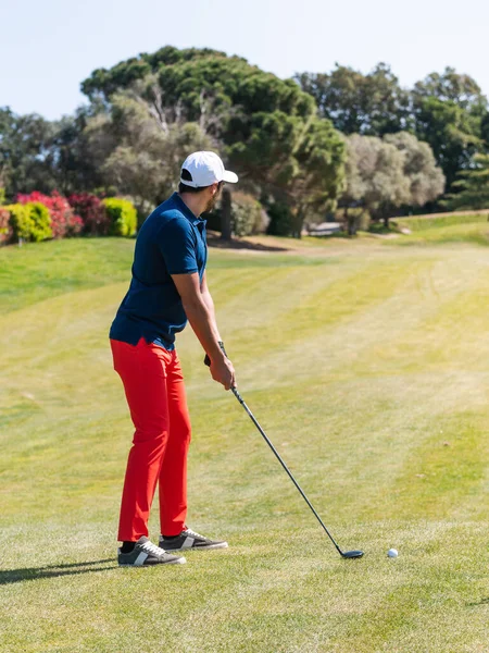 Young Caucasian Male Playing Golf Professional Golf Course — ストック写真