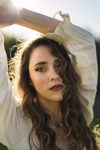 Vertical Closeup Shot Beautiful Caucasian Woman Spain White Top Sunny — ストック写真