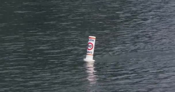 View Slow Wake Buoy Floating Water Surface — Stock Video