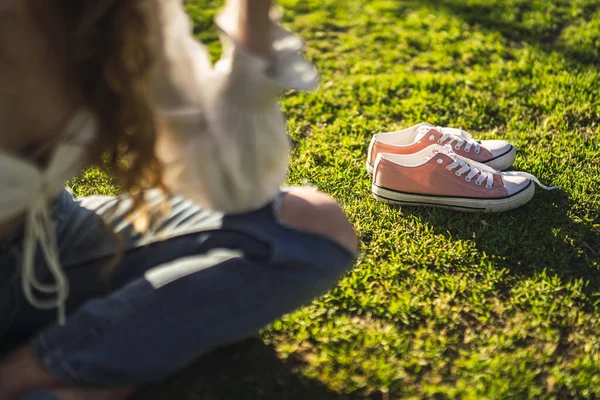 Selective Focus Shot Pink Shoes Next Beautiful Caucasian Woman Meditating — Stock Photo, Image