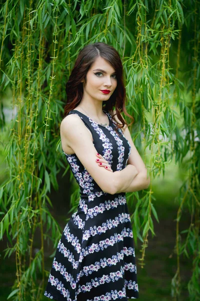 Beautiful Caucasian Female Red Lipstick Posing Park — ストック写真