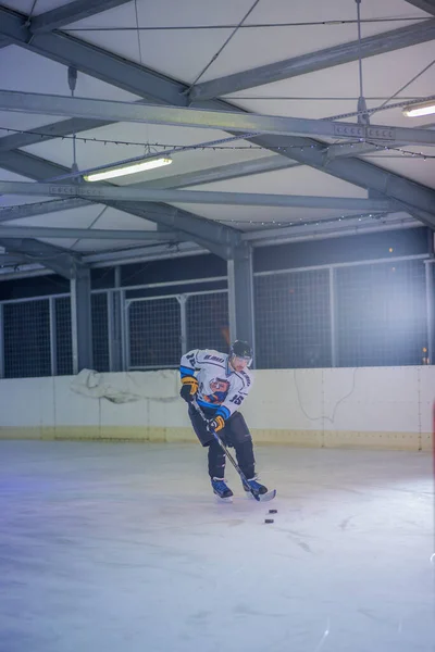 Domzale Słowenia Luty 2019 Profesjonalny Hokeista Podczas Dryblingu Skateparku Hokeja — Zdjęcie stockowe