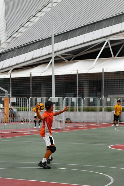 Singapur Singapur März 2021 Eine Schülertchoukball Mannschaft Orangefarbenen Trikots Wird — Stockfoto