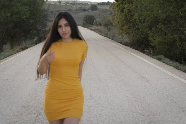 Sexy Latina Female Wearing Tight Yellow Dress Posing Road — Stock Photo, Image