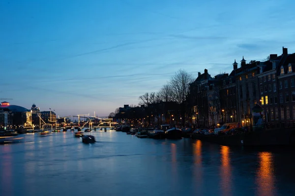 Een Prachtige Lange Ligging Midden Amsterdam Aan Rivier — Stockfoto