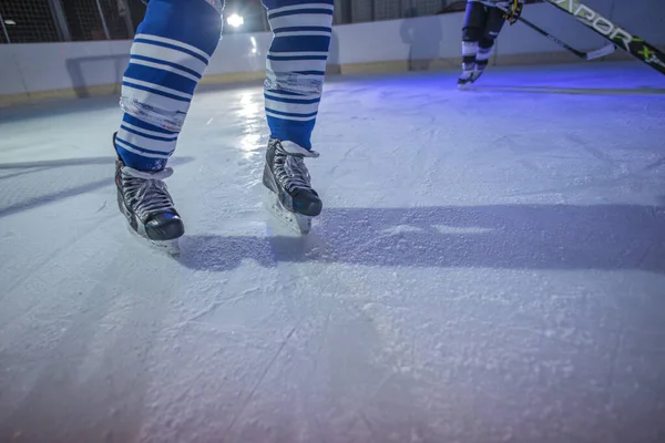 Gros Plan Sur Les Patins Professionnels Hockey Sur Glace Pendant — Photo