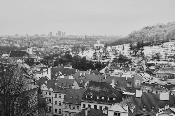 Заснеженные Крыши Историческом Старом Городе Праге — стоковое фото