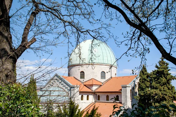 Schöne Architektur Einer Kirche Mit Kupferkuppel Opatija Kroatien — Stockfoto