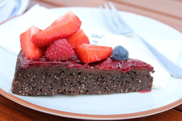 Plato Postre Chocolate Con Bayas — Foto de Stock