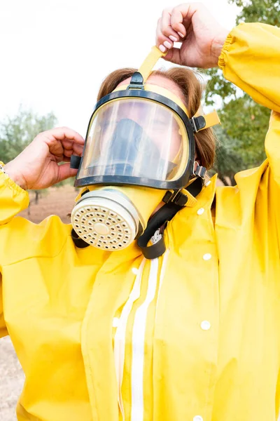 Vertical Shot Female Wearing Chemical Protective Suit Protective Mask — Stock Photo, Image