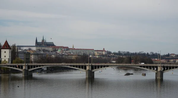 Belo Arco Pedra Medieval Ponte Carlos Atravessando Rio Vltava Praga — Fotografia de Stock