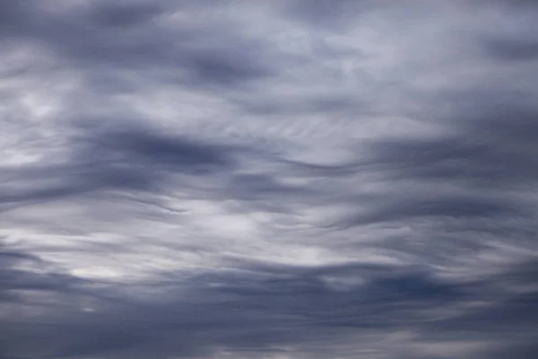 雷雨前乌云密布的戏剧性天空 — 图库照片