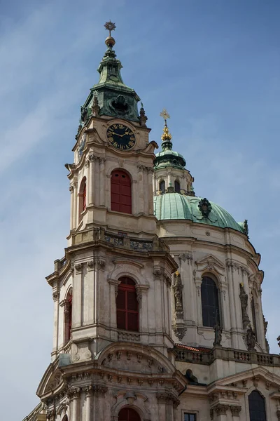Вертикальный Снимок Церкви Святого Николая Праге — стоковое фото