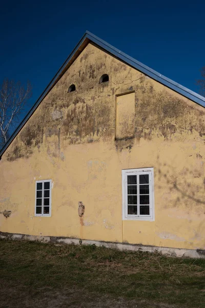 Vertikale Aufnahme Eines Alten Gebäudes Rund Altenwerth Österreich Bei Tageslicht — Stockfoto