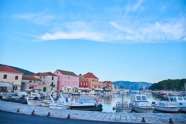 Starigrad Chorvatsko Června 2019 Starigrad Hvaru Chorvatsko Příjemným Přístavem — Stock fotografie