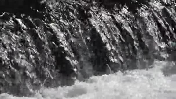 Cascada Con Hermosas Gotas Agua — Vídeos de Stock