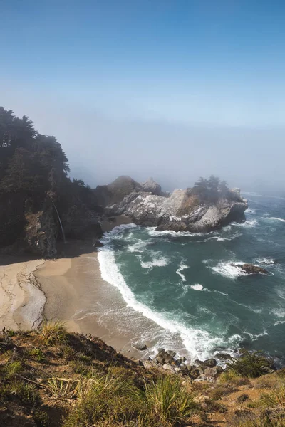 カリフォルニア州ビッグサーの美しいビーチの素晴らしい景色 — ストック写真