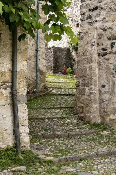 Een Rotsachtige Wandeling Tussen Oude Muren Een Oud Huis Cornello — Stockfoto