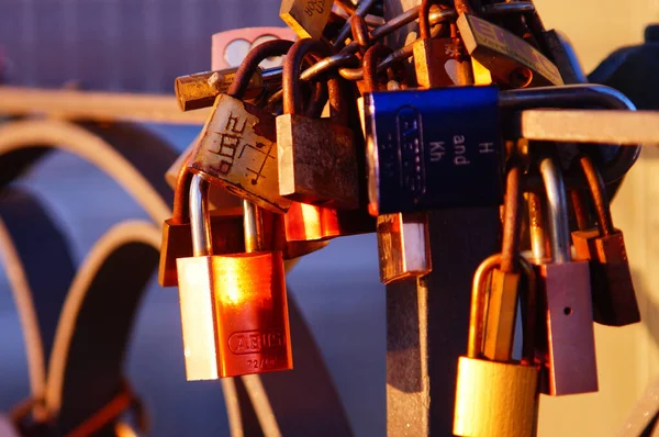 Frankfurt Allemagne Mars 2021 Love Locks Eiserner Steg Frankfurt Germany — Photo