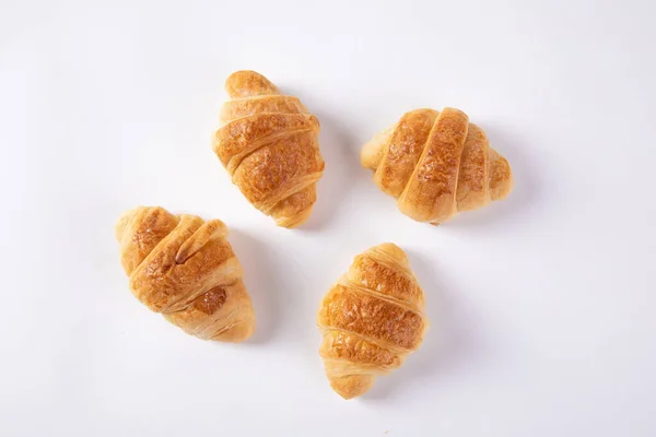 Tetején Kilátás Frissen Sült Croissant Elszigetelt Fehér Alapon — Stock Fotó