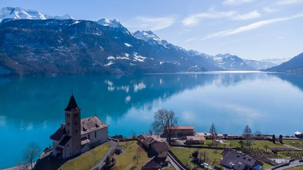 Paisaje Lago Rodeado Colinas Rocosas Edificios Brienz Suiza — Foto de Stock