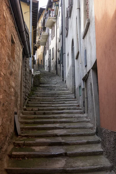 Escadas Beco Entre Edifícios Antigos Carate Urio Lombardia Itália — Fotografia de Stock