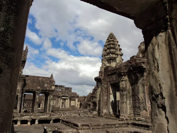 Una Impresionante Vista Interior Estructura Religiosa Angkor Wat Camboya Bajo — Foto de Stock
