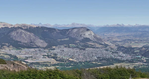 Krásný Výhled Vrcholu Hory Údolí Města — Stock fotografie
