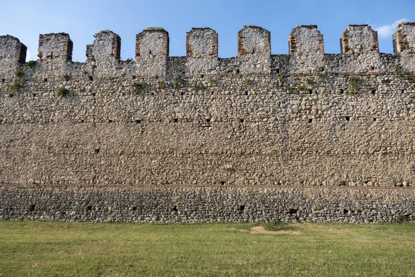 Stěny Hradu Soave Pod Slunečním Světlem Modrá Obloha Itálii — Stock fotografie