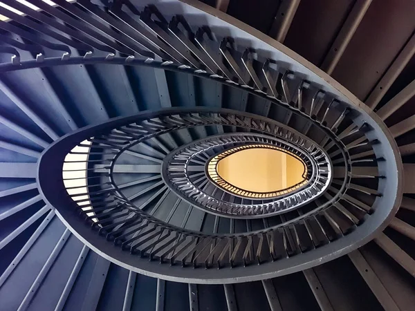 Une Vue Dessus Escalier Colimaçon Sous Les Lumières Idéal Pour — Photo