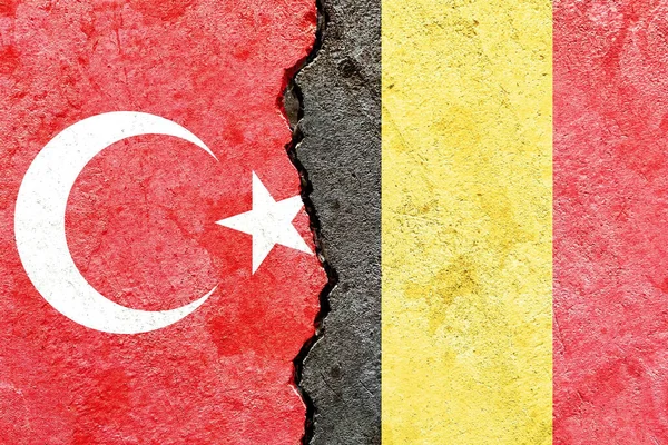 Banderas Turquía Bélgica Muro Agrietado Relaciones Políticas Internacionales Conflicto — Foto de Stock