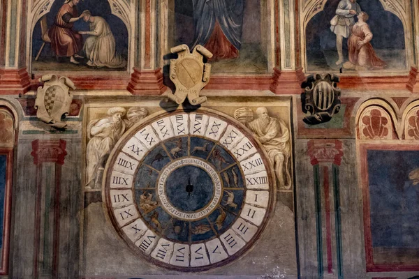 Orologio Sulla Parete Ricoperto Arte Nel Palazzo Della Ragione Padova — Foto Stock