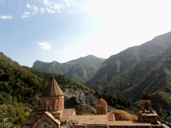 Azerbaycan Kalbajar Bölgesindeki Tepede Dadivank Ermeni Manastırının Güzel Bir Manzarası — Stok fotoğraf