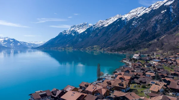 Paisaje Lago Rodeado Colinas Rocosas Edificios Brienz Suiza —  Fotos de Stock