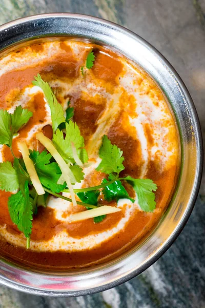 Closeup Shot Chicken Curry Soup Served Wooden Bowl — Stock Photo, Image