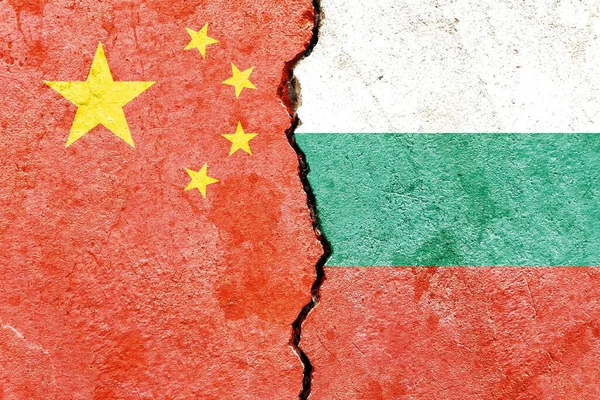 Political Conflict Concept China Bulgaria Flags Cracked Wall Background — Stock Photo, Image