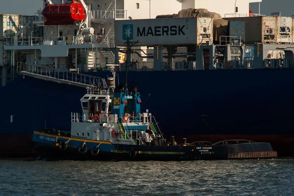 Rotterdam Netherlands Sep 2009 Tug Boat Smit Finland Supporting Container — 图库照片