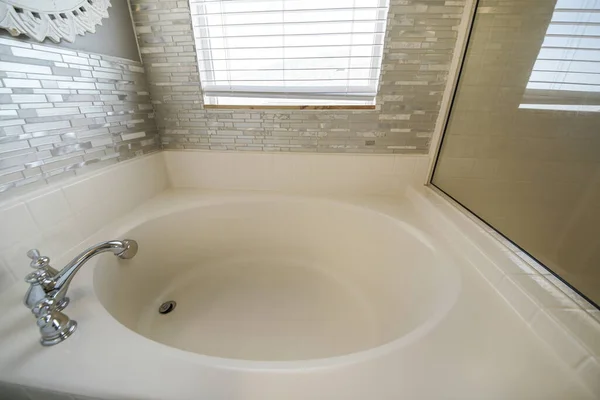 Modern Interior Bathroom Big Bathtub Tiled Walls — Stock Photo, Image