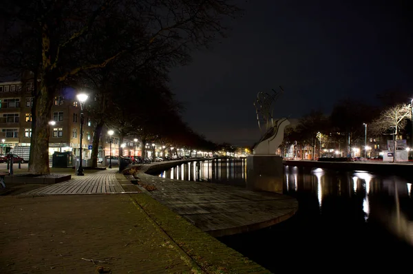 Rotterdam Nederland Dec 2011 Appartementen Aan Het Kanaal Stad Nachts — Stockfoto